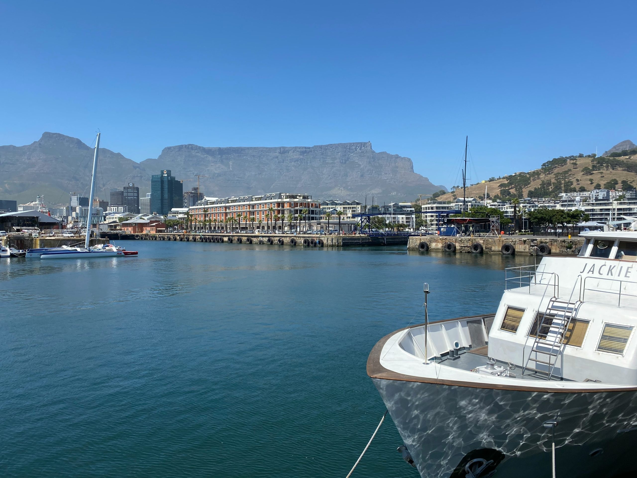 cape town yacht cruise